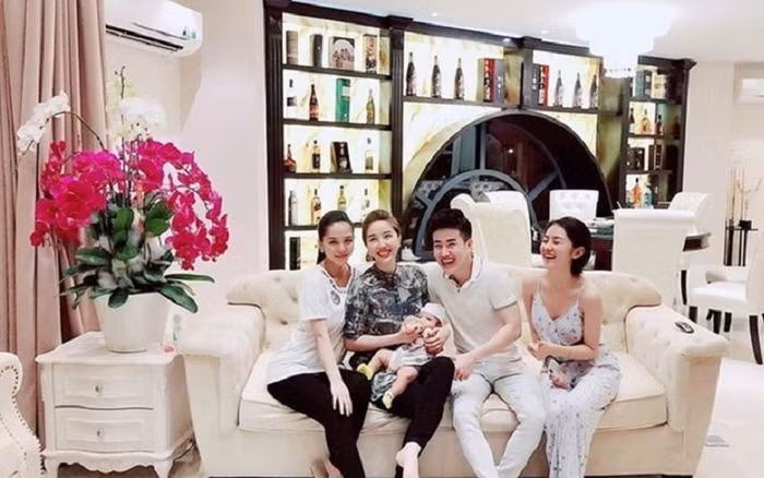 Ngắm nhìn siêu biệt thự của 2 cô dâu hot nhất showbiz Đông Nhi và Bảo Thy mà ngưỡng mộ
