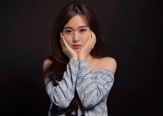 Cô giáo tiểu học cực xinh vừa là người mẫu ảnh, được học sinh yêu mến ảnh 1 Co giao tieu hoc la nguoi mau anh, duoc hoc sinh yeu men hinh anh 1