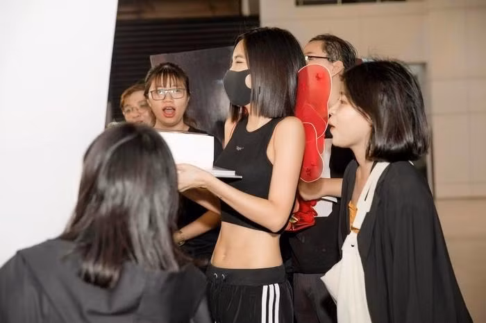 Diện style thể thao, ca sĩ Bích Phương bị chê tơi tả vì lí do này ảnh 3