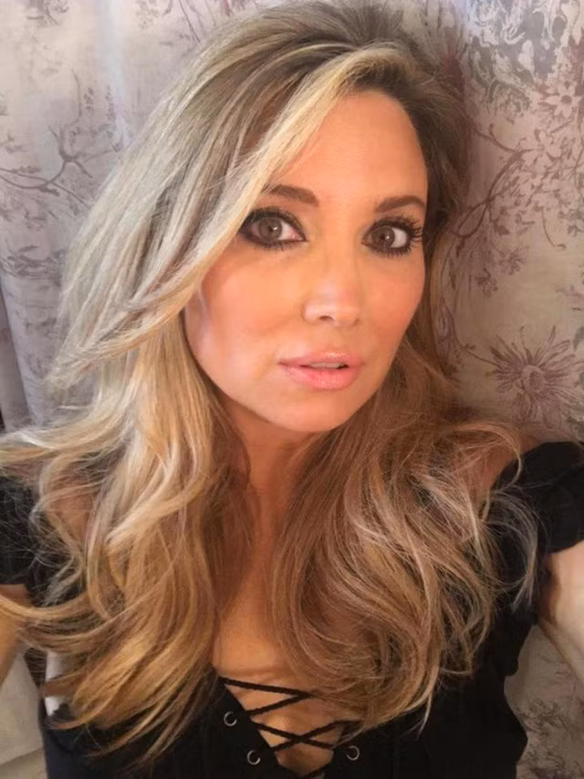 Nhan sắc trẻ trung của bà mẹ 50 tuổi