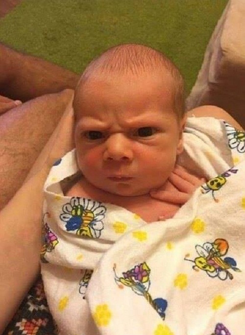 Gương mặt khó ở. Gương mặt khó ở.