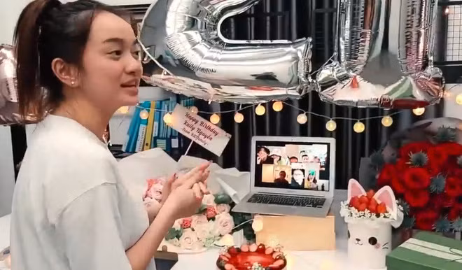 Kaity Nguyễn tổ chức sinh nhật online với nhóm bạn.