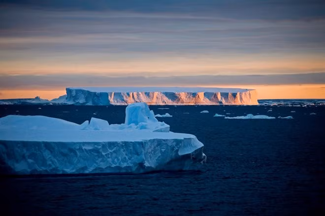 Nam Phi xem xét mua núi băng từ Nam Cực để chống hạn hán