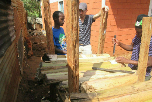 Học nông dân Kenya trồng rau sạch trên thân chuối ảnh 2 polyad