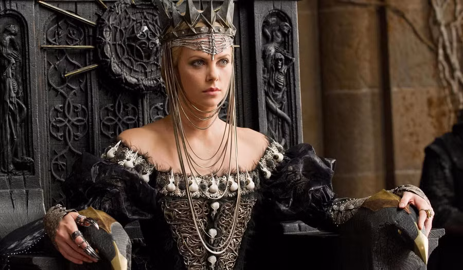 hoang hau 3 doi chong van khien nguoi doi me man la ai? hinh anh 2