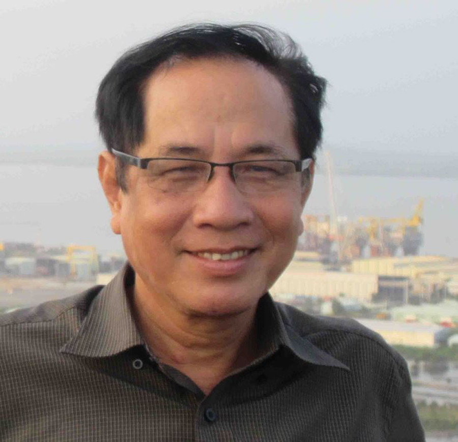 “Tham vọng 1.545km đường sắt cao tốc với 59 tỷ USD là “giấc mơ giữa ban ngày”. Đại sứ Nhật Bản Hattori Norio tại Việt Nam, những năm 2010 đã hóm hỉnh gọi dự án đường sắt cao tốc 56 tỷ USD ở Việt Nam là “sự lãng mạn vĩ đại”. Nợ công Việt Nam đã chạm ngưỡng vượt trần, nếu làm đường sắt cao tốc thêm 120 tỷ USD nữa sẽ tăng nợ công lên trên 200%”. TS Trần Đình Bá “Tham vọng 1.545km đường sắt cao tốc với 59 tỷ USD là “giấc mơ giữa ban ngày”. Đại sứ Nhật Bản Hattori Norio tại Việt Nam, những năm 2010 đã hóm hỉnh gọi dự án đường sắt cao tốc 56 tỷ USD ở Việt Nam là “sự lãng mạn vĩ đại”. Nợ công Việt Nam đã chạm ngưỡng vượt trần, nếu làm đường sắt cao tốc thêm 120 tỷ USD nữa sẽ tăng nợ công lên trên 200%”. TS Trần Đình Bá
