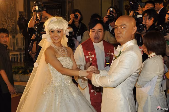 Cuộc đời nhiều bi kịch của Trương Vệ Kiện: Bị cha ruột bỏ rơi, hai con chết trong bụng mẹ-6