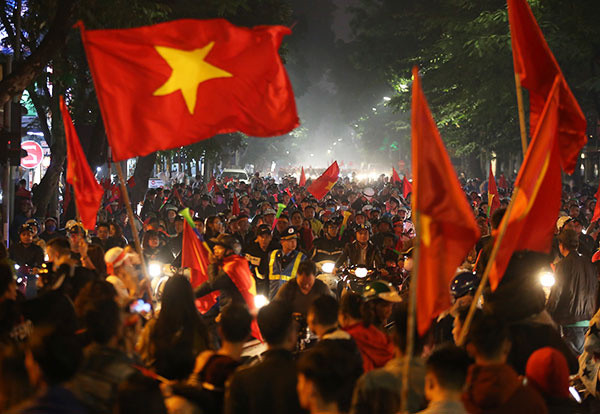 Phố Hàng Bài lúc 22h ngày 24/11. anmung5-9538-1543072256.jpg