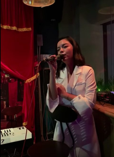 Phạm Quỳnh Anh xuất hiện trong một đêm diễn mới đây.