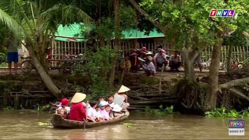 học sinh đi học bằng đò "4 không", phụ huynh và thầy cô nín thở nhìn hình 1 hoc sinh di hoc bang do "4 khong", phu huynh va thay co nin tho nhin hinh 1