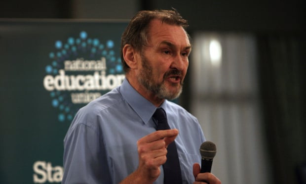 Kevin Courtney chỉ trích chính phủ đương nhiệm trong cuộc biểu tình hôm 20/11 do NEU tổ chức Kevin Courtney chỉ trích chính phủ đương nhiệm trong cuộc biểu tình hôm 20/11 do NEU tổ chức