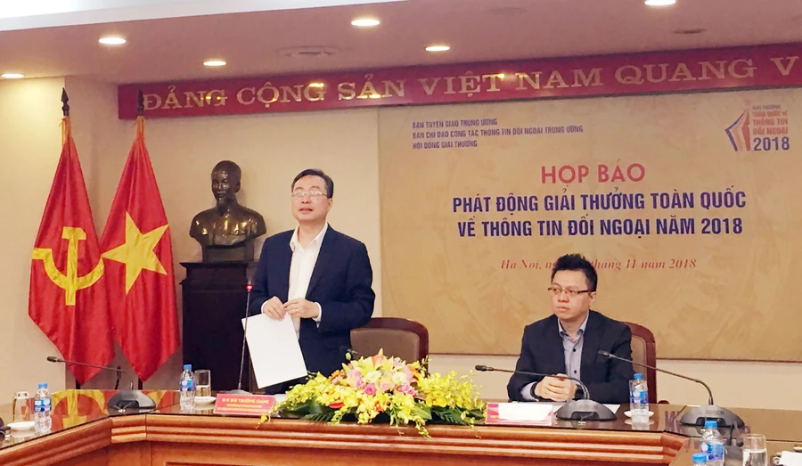 Ông Bùi Trường Giang, Phó Trưởng Ban Tuyên giáo Trung ương, Phó trưởng Ban Thường trực Ban chỉ đạo Công tác thông tin đối ngoại Trung ương phát biểu tại buổi họp báo