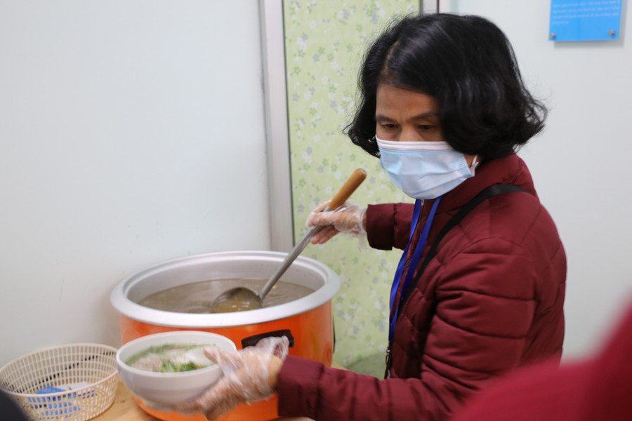 Mỗi bát phở phục vụ khách hàng đều được quán gửi gắm tình cảm vào trong đó.