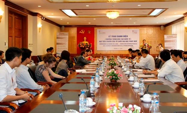 Viện Tin học Pháp ngữ nhận chứng nhận “Chương trình đào tạo quốc tế” 