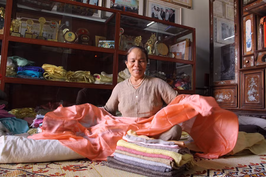 Sáng tạo của nghệ nhân dệt lụa