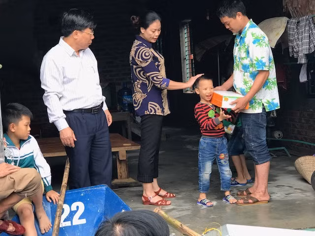 Chung tay quyên góp chăm lo cho trẻ Mầm non vùng ngập lụt huyện Mỹ Đức