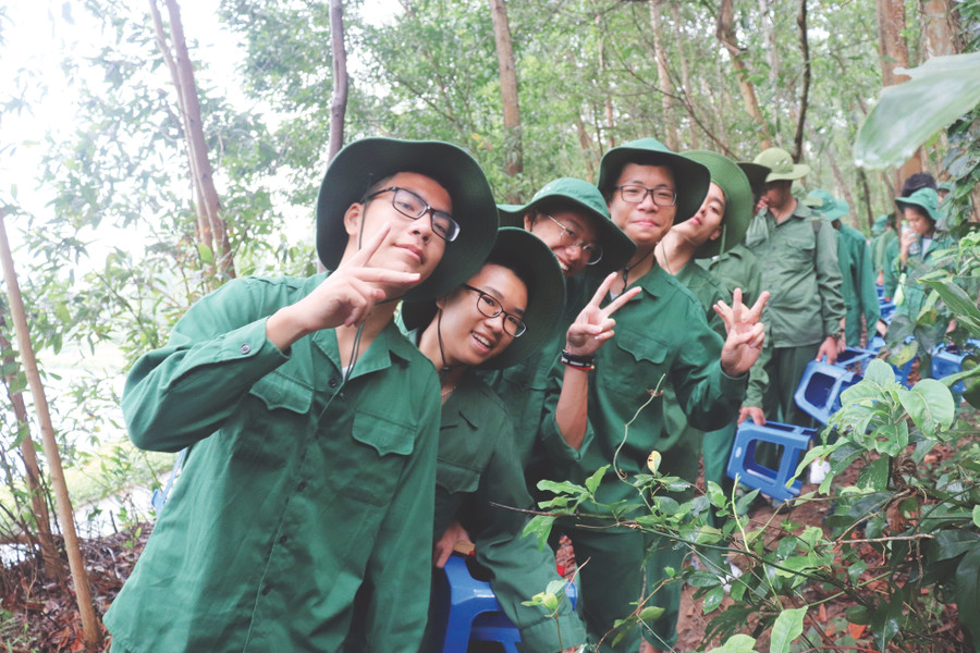 Phong cách xì tin của các “chiến sĩ” trong buổi tham gia huấn luyện.