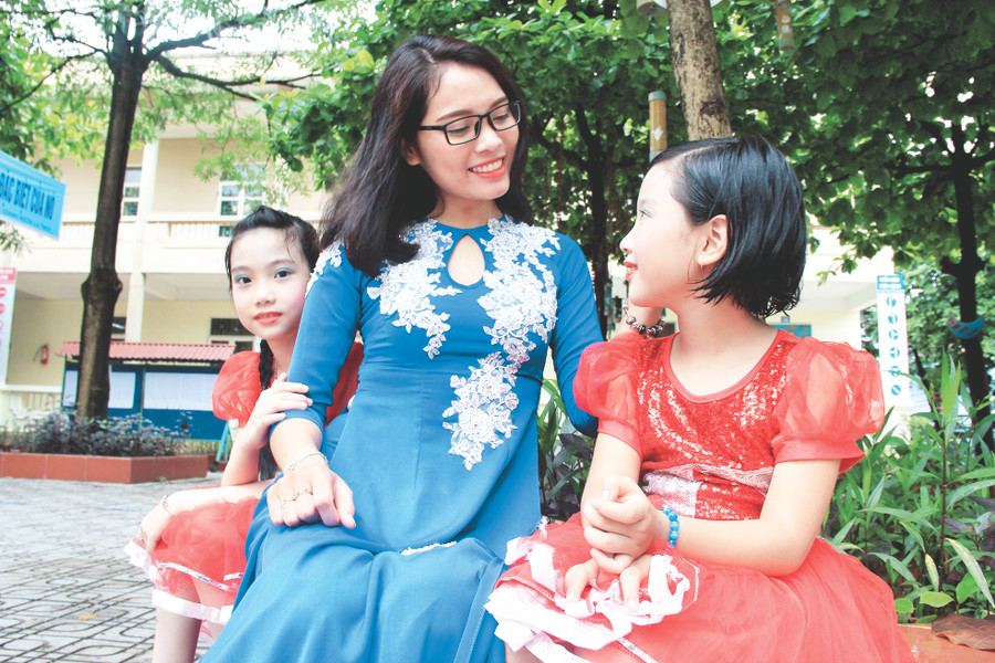 Ứng xử mô phạm GV sẽ được học trò tin yêu. Ảnh: Sỹ Điền