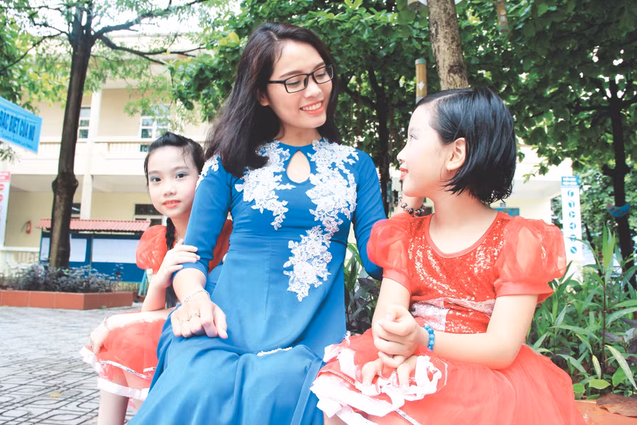 Ứng xử mô phạm GV sẽ được học trò tin yêu. Ảnh: Sỹ Điền