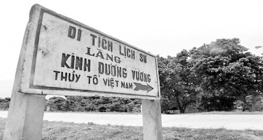 Biển chỉ dẫn vào lăng Kinh Dương Vương ở Thuận Thành - Bắc Ninh.