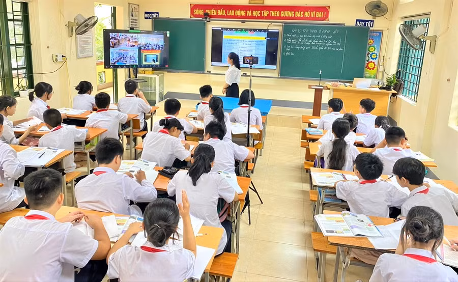 Tiết học được kết nối giữa 3 trường với hơn 200 học sinh tham gia.