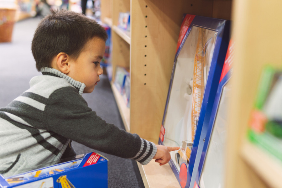 Một cách hữu ích để trấn an con là viết ra những yêu cầu của con. (Ảnh: ITN). Một cách hữu ích để trấn an con là viết ra những yêu cầu của con. (Ảnh: ITN).