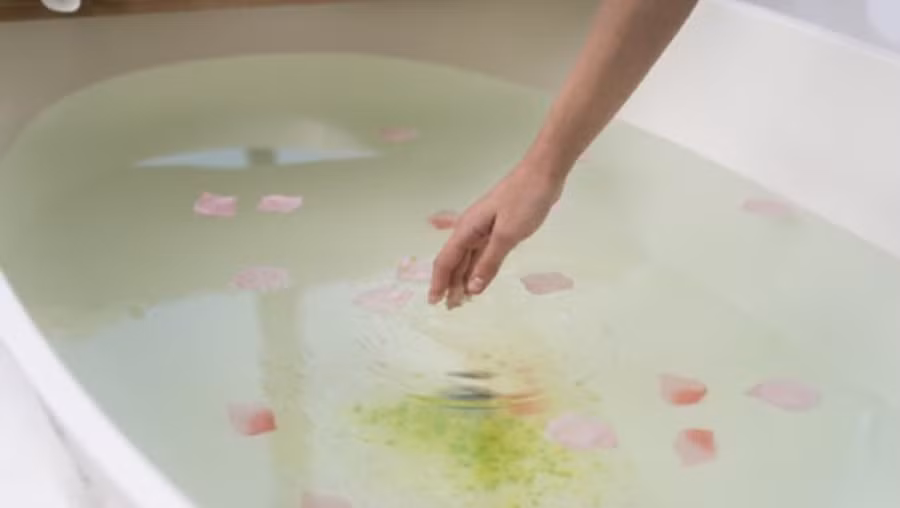 Tốt nhất không nên sử dụng các sản phẩm tắm chứa nhiều bọt trong nội bộ cơ thể. (Ảnh: ITN)