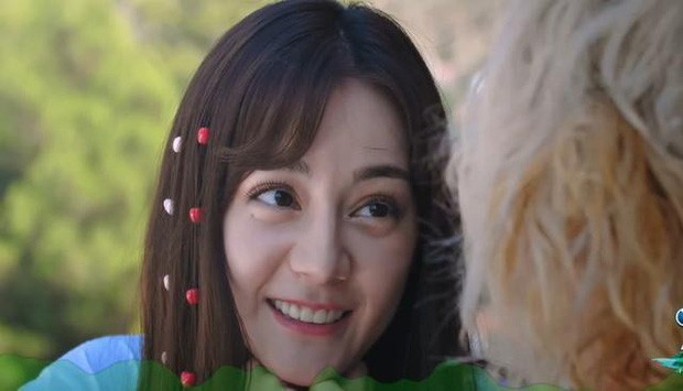 Địch Lệ Nhiệt Ba lộ làn da chảy xệ nhăn nheo, xuống sắc khó tin ảnh 1 Địch Lệ Nhiệt Ba lộ làn da chảy xệ nhăn nheo, xuống sắc khó tin ảnh 1