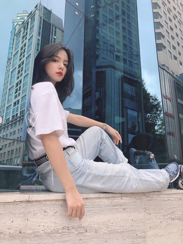 Dàn nữ sinh 2K nổi tiếng nhờ góc nghiêng thần thái ảnh 5