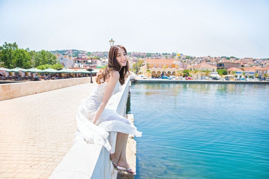 Địch Lệ Nhiệt Ba leo thẳng lên top tìm kiếm xứ Trung vì quá xinh đẹp khi diện váy cưới - Ảnh 4 Địch Lệ Nhiệt Ba leo thẳng lên top tìm kiếm xứ Trung vì quá xinh đẹp khi diện váy cưới - Ảnh 4