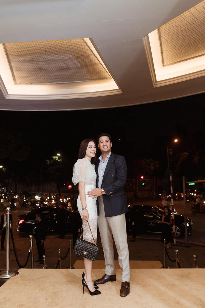 Được Phillip Nguyễn dẫn ra mắt bố mẹ, Linh Rin sắp trở thành nàng dâu nhà hào môn? ảnh 2 Được bạn trai Phillip Nguyễn dẫn ra mắt bố mẹ, Linh Rin sắp nối gót Hà Tăng trở thành nàng dâu gia đình hào môn? ảnh 2