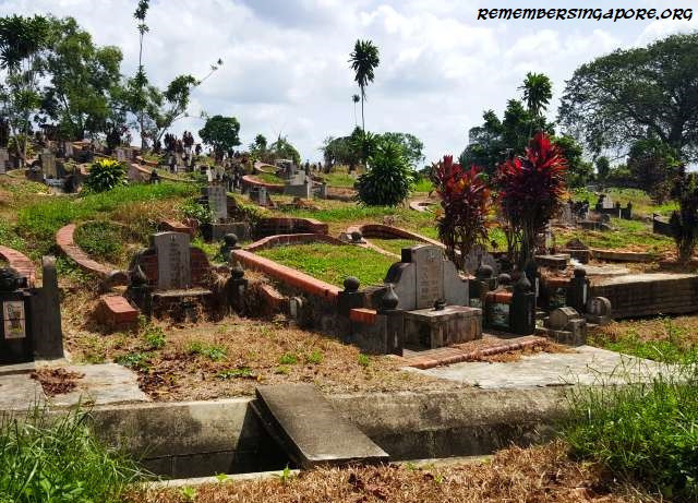 Khai quật mộ người bà quá cố, người đàn ông kinh hãi phát hiện thứ bên trong ảnh 2 Cơ quan chức năng đã phải xác minh danh tính các ngôi mộ lại lần nữa sau sự cố này.
