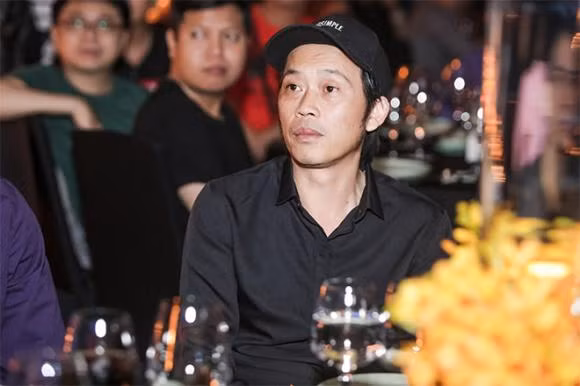 Danh hài Hoài Linh, NSƯT Thành Lộc, hoa khôi Nam Em, ca sĩ Bảo Thy, danh hài Thuý Nga, ca sĩ Đan Trường, sao Việt