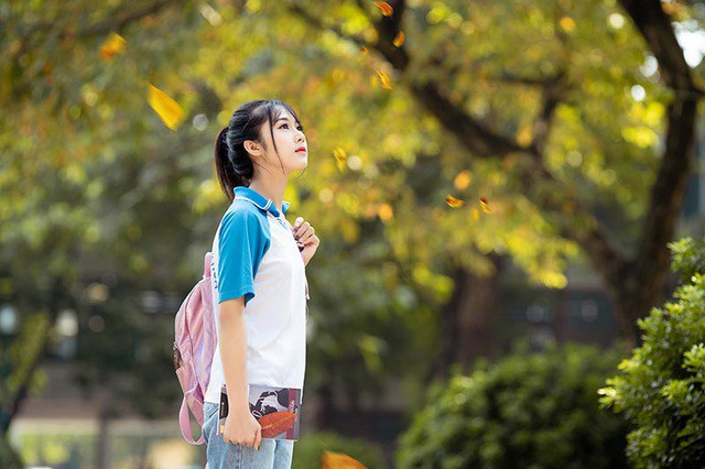 Cô gái bỗng “nổi như cồn” với bức ảnh mặc đồng phục ĐH Bách khoa - Ảnh 5.  Cô gái bỗng “nổi như cồn” với bức ảnh mặc đồng phục ĐH Bách khoa - Ảnh 5.