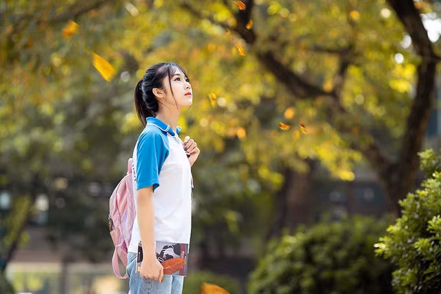  Cô gái bỗng “nổi như cồn” với bức ảnh mặc đồng phục ĐH Bách khoa - Ảnh 5.