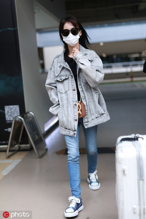 “Ngụy Anh Lạc” Ngô Cẩn Ngôn xuất hiện gầy gò tại sân bay ảnh 2 “Ngụy Anh Lạc” Ngô Cẩn Ngôn xuất hiện gầy gò tại sân bay ảnh 2