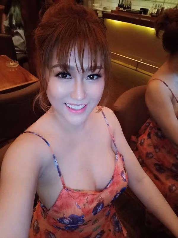 than hinh co the boc lua chu guong mat cua phi thanh van da lo ro dau hieu tuoi tac - 5