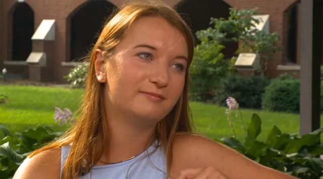 Người thợ mộc dành 3 triệu USD giúp đỡ 33 sinh viên nghèo - 2