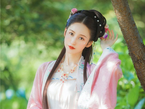 Choáng váng với những cách thức chọn mỹ nhân thị tẩm dị thường của hoàng đế thời xưa hình ảnh 5 choang vang voi nhung cach thuc chon my nhan thi tam di thuong cua hoang de thoi xua hinh anh 5