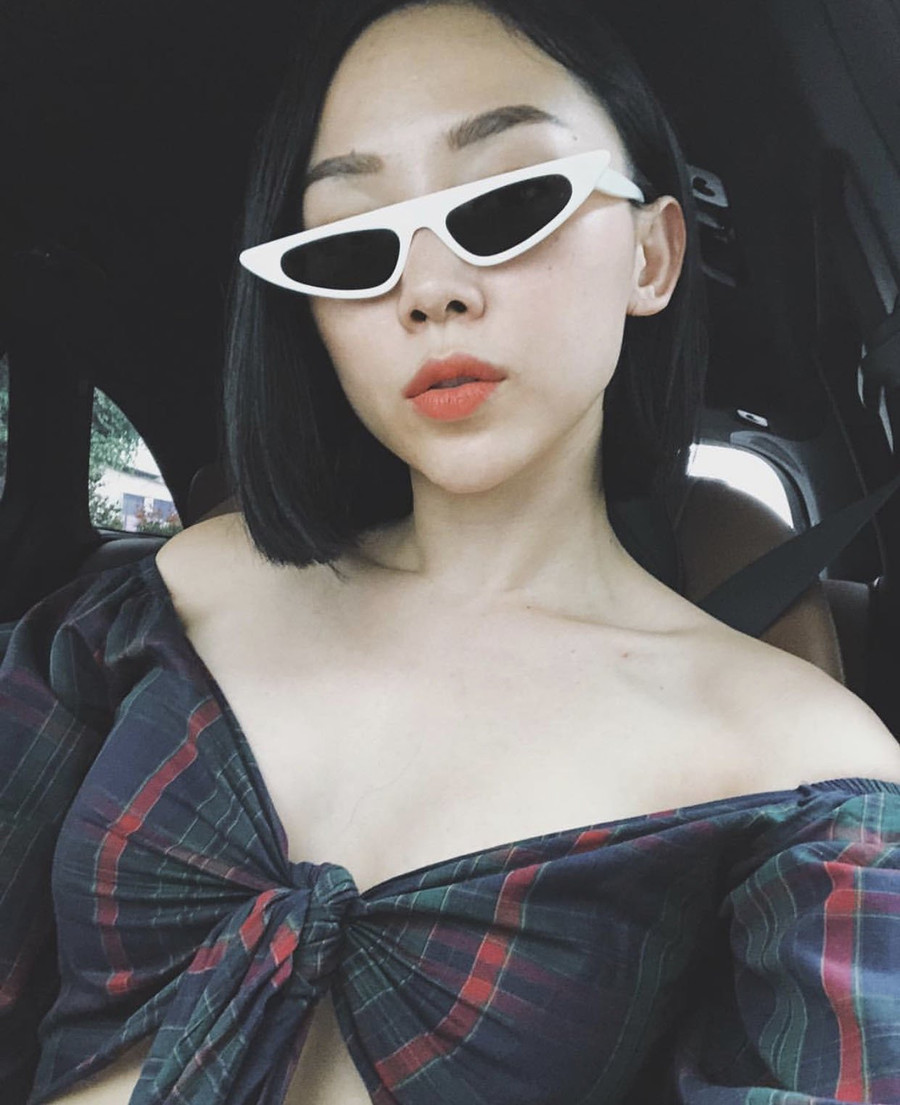 Bộ sưu tập mắt kính hàng hiệu khủng không ai sánh bằng tại Vbiz của Tóc Tiên ảnh 7 toc tien va bst mat kinh hang hieu khung khong ai sanh bang tai vbiz - 9