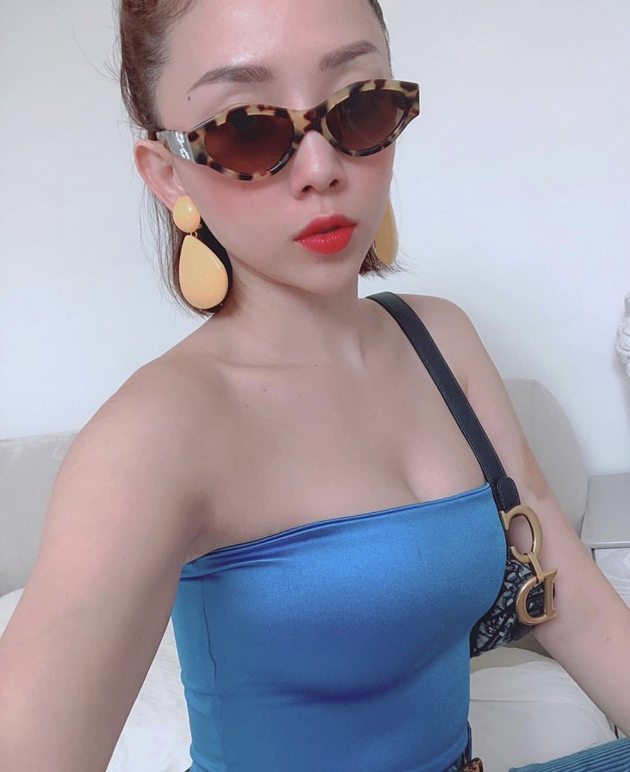 Bộ sưu tập mắt kính hàng hiệu khủng không ai sánh bằng tại Vbiz của Tóc Tiên ảnh 2 toc tien va bst mat kinh hang hieu khung khong ai sanh bang tai vbiz - 4