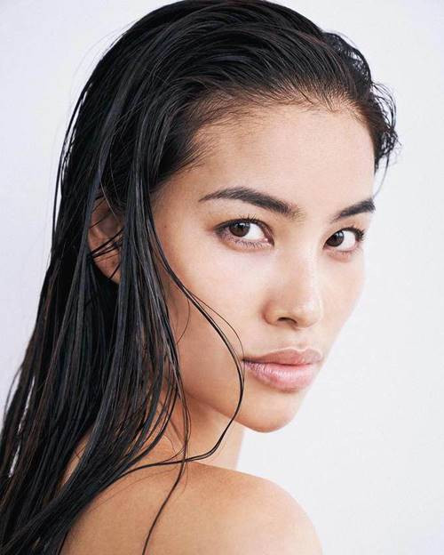 Rời xa hào quang showbiz, nhan sắc của Phạm Hương, Hương Tràm... thay đổi ra sao? ảnh 1 Rời xa hào quang showbiz, nhan sắc của những mỹ nhân Vbiz lên hương” hay xuống cấp?-2