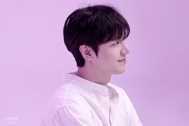 Lee Min Ho lại khiến "tập đoàn" fan girl châu Á mê điên đảo với loạt ảnh soái ca sơ mi trắng đẹp xuất thần - Ảnh 4. Lee Min Ho lại khiến "tập đoàn" fan girl châu Á mê điên đảo với loạt ảnh soái ca sơ mi trắng đẹp xuất thần - Ảnh 4.