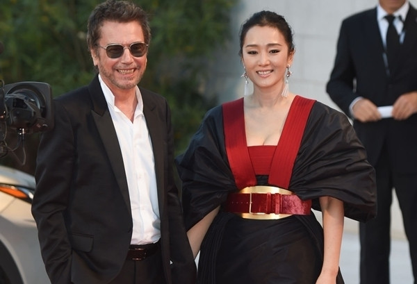 Chồng 71 tuổi phải lòng Củng Lợi ngay từ giây phút đầu tiên Chồng 71 tuổi phải lòng Củng Lợi ngay từ giây phút đầu tiên