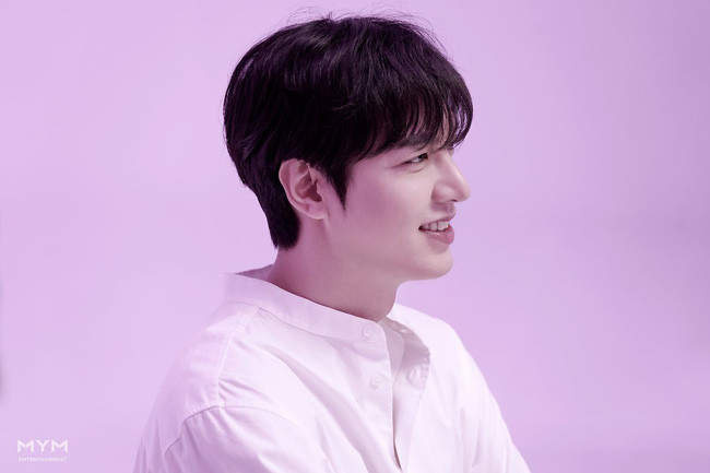 Lee Min Ho lại khiến "tập đoàn" fan girl châu Á mê điên đảo với loạt ảnh soái ca sơ mi trắng đẹp xuất thần - Ảnh 5. Lee Min Ho lại khiến "tập đoàn" fan girl châu Á mê điên đảo với loạt ảnh soái ca sơ mi trắng đẹp xuất thần - Ảnh 5.