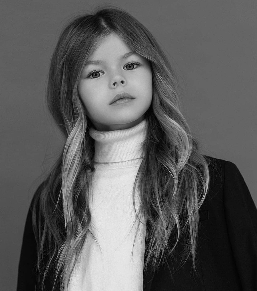 Diện mạo như thiên thần của mẫu nhí 6 tuổi đẹp nhất thế giới ảnh 4