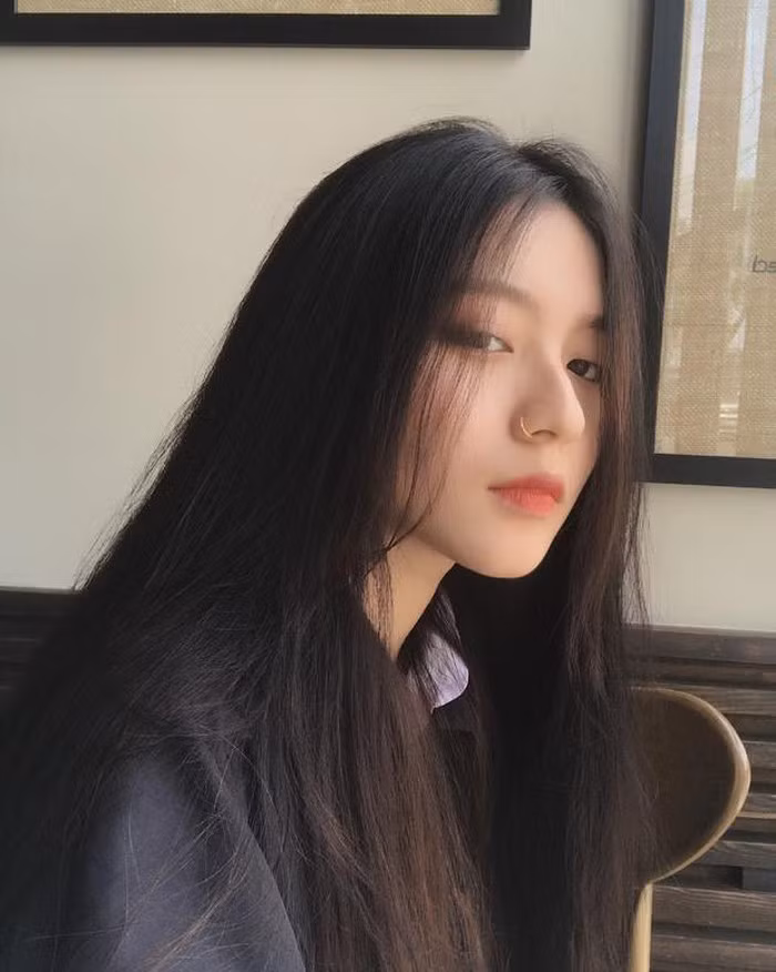 Dàn nữ sinh 2K nổi tiếng nhờ góc nghiêng thần thái ảnh 2