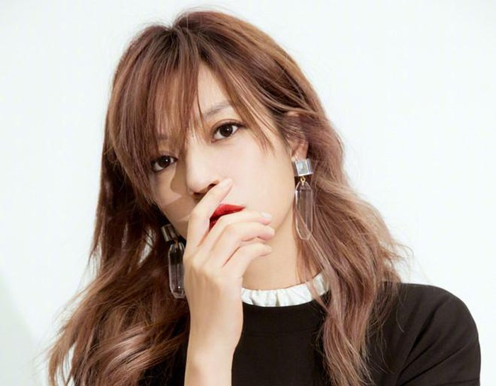 Triệu Vy được khen nhan sắc và trình độ khi làm giám khảo ảnh 4 Triệu Vy được khen nhan sắc và trình độ khi làm giám khảo ảnh 4