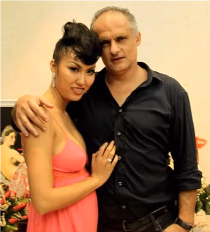 "Nữ hoàng dao kéo" Phi Thanh Vân kể chuyện chồng cũ đưa đi nhuộm da để đổi đời ảnh 2