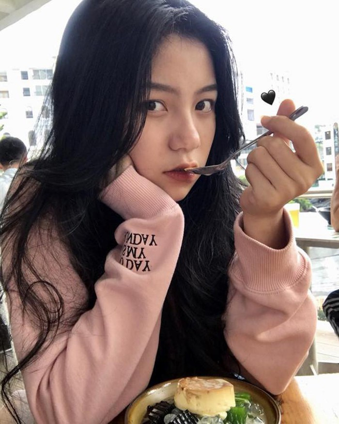 Dàn nữ sinh 2K nổi tiếng nhờ góc nghiêng thần thái ảnh 8